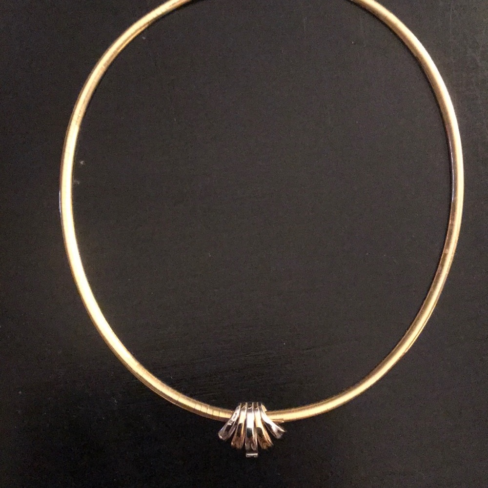 Gold choker with pendent.